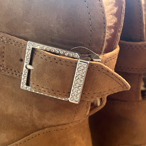 FLASH SALE🔥Ugg Remora*Nearly New** Buckle rhinestone sheepskin boots - Picture 5 of 13